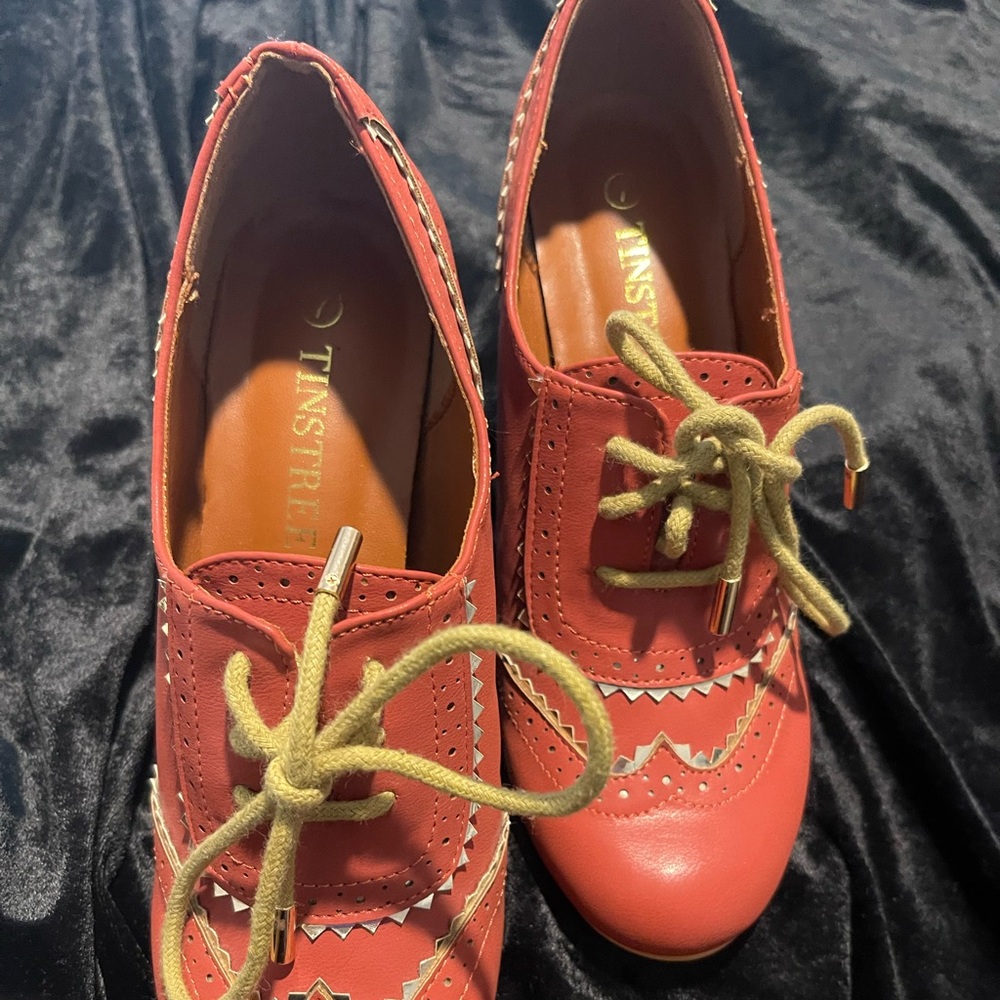 NWOT Tinstree Size 7 Wingtip Oxford Heels Rose Colored. With 4” Wood Block Heels